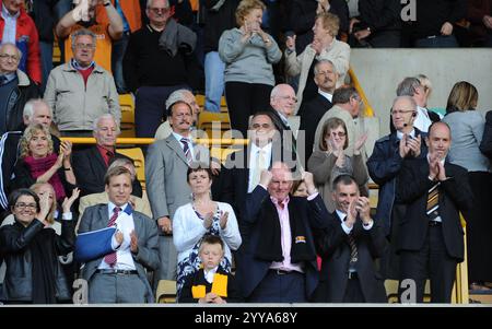 Il presidente dei Wolverhampton Wanderers Steve Morgan celebra la vittoria del Barclays Premier League - Wolverhampton Wanderers contro West Bromwich Albion Foto Stock