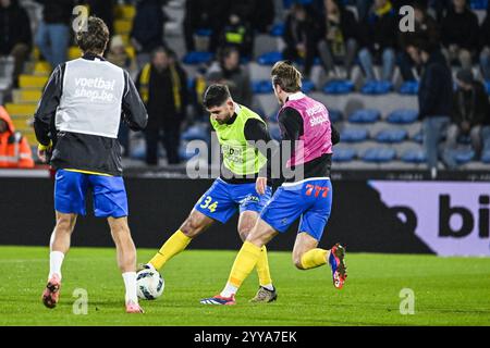 Westerlo, Belgio. 20 dicembre 2024. Dogucan Haspolat di Westerlo e Tuur Rommens di Westerlo, nella foto prima di una partita di calcio tra KVC Westerlo e KV Mechelen, venerdì 20 dicembre 2024 a Westerlo, il giorno 19 della stagione 2024-2025 della "Jupiler Pro League" prima divisione del campionato belga. BELGA PHOTO TOM GOYVAERTS credito: Belga News Agency/Alamy Live News Foto Stock