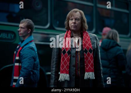 DATA DI RILASCIO: 17 gennaio 2025. TITOLO: Better Man. STUDIO: Immagini fondamentali. DIRETTORE: Michael Gracey. TRAMA: Un singolare profilo della superstar pop britannica Robbie Williams. INTERPRETATO DA STEVE PEMBERTON nel ruolo di Peter. (Immagine di credito: © Paramount Pictures/Entertainment Pictures/ZUMAPRESS.com) SOLO PER USO EDITORIALE! Non per USO commerciale! Foto Stock