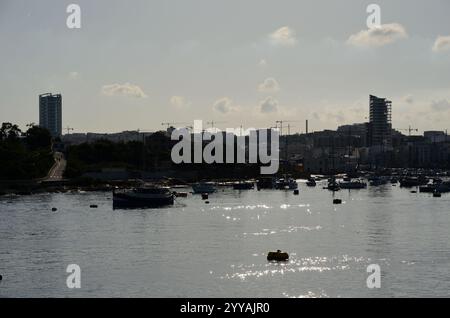 Isola di Manoel, vista di Gezira dal lungomare di Tigné, Sliema, Malta, Europa Foto Stock