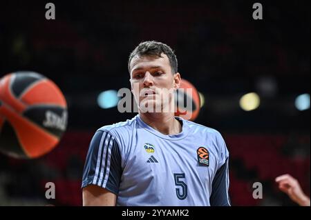 Pireo, Griechenland. 20 dicembre 2024. 5 Yanni Wetzell di Alba Berlin gioca durante l'Eurolega, round 17 match tra Olympiakos Pireo e Alba Berlin allo Stadio della Pace e dell'amicizia il 20 dicembre 2024, Pireo, Grecia. Credito: dpa/Alamy Live News Foto Stock