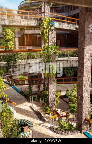 Piscina di lusso con vista sull'oceano Foto Stock