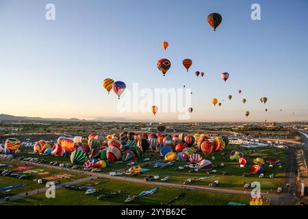 Decolla dalla Albuquerque Balloon Fiesta in NEW MEXICO. Foto Stock