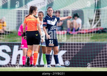 Canberra, Australia; 21 dicembre 2024: Rachel Lowe del Melbourne Victory FC è raffigurata durante la partita di Ninja A-League femminile Round 7 2024/25 tra il Canberra United FC e il Melbourne Victory FC al McKellar Park di Canberra, Australia, il 21 dicembre 2024. (Photo Credit: Nick Strange/Fotonic/Alamy Live News) Foto Stock