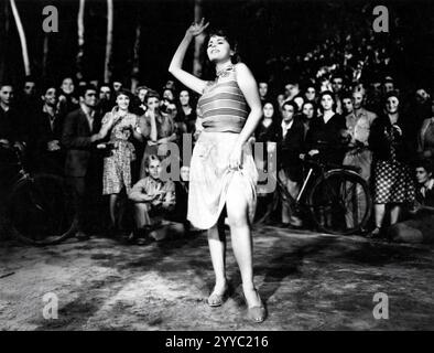 SILVANA MANGANO danza in RISO AMARO / RISO AMARO 1949 regista GIUSEPPE DE SANTIS costume design Anna Gobbi musica Goffredo Petrassi produttore Dino De Laurentiis Lux Film Foto Stock