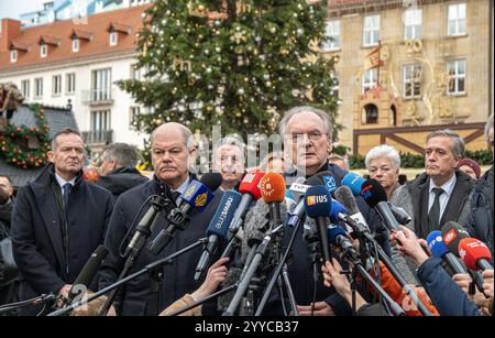 Nach dem gestrigen Anschlag auf den Magdeburger Weihnachtsmarkt besuchten am Samstag 21.12.2024 Bundeskanzler Olaf Scholz SPD, M., Volker Wissing parteilos, li., Bundesminister fuer Digitales und Verkehr und Sachsen-Anhalts Ministerpraesident Reiner Haseloff CDU, re. Den Ort des Attentats. Auf den Weihnachtsmarkt in der Innenstadt von Magdeburg ist am Freitagabend 20.12.2024 ein mutmasslicher Anschlag veruebt worden. Ein Auto War in Die Menschenmenge auf dem Weihnachtsmarkt gerast. I mindestini LAT Polizei fuhr der Taeter 400 metri di altezza dal Weihnachtsmarkt . Bislang starben fuenf Menschen bei Foto Stock