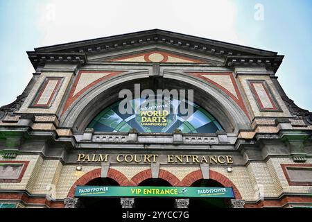 Alexandra Palace, Londra, Regno Unito. 21 dicembre 2024. 2024/25 PDC Paddy Power World Darts Championships Day 7; ingresso al Palm Court all'Alexandra Palace credito: Action Plus Sports/Alamy Live News Foto Stock