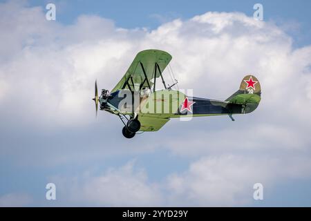 Shuttleworth Collection, Polikarpov, Po2, in volo al Military Air Show tenutosi a Shuttleworth il 2 luglio 2023. Foto Stock