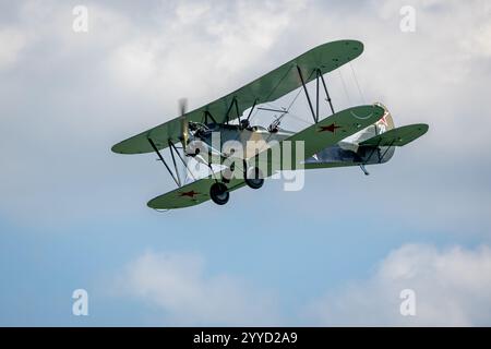 Shuttleworth Collection, Polikarpov, Po2, in volo al Military Air Show tenutosi a Shuttleworth il 2 luglio 2023. Foto Stock