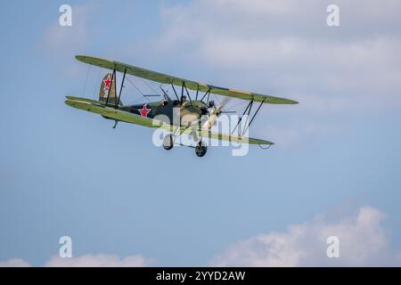 Shuttleworth Collection, Polikarpov, Po2, in volo al Military Air Show tenutosi a Shuttleworth il 2 luglio 2023. Foto Stock