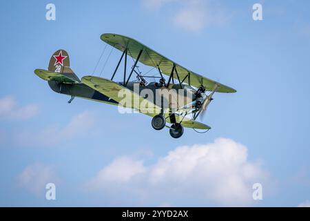 Shuttleworth Collection, Polikarpov, Po2, in volo al Military Air Show tenutosi a Shuttleworth il 2 luglio 2023. Foto Stock