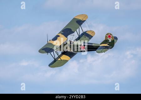 Shuttleworth Collection, Polikarpov, Po2, in volo al Military Air Show tenutosi a Shuttleworth il 2 luglio 2023. Foto Stock