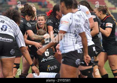 Saracens Women celebra il punteggio di May Campbell nel primo tempo durante la Premiership Women's Rugby match tra Saracens Women e Bristol Bears Women allo Stonex Stadium di Londra, Inghilterra, il 21 dicembre 2024. Foto di Phil Hutchinson. Solo per uso editoriale, licenza richiesta per uso commerciale. Non utilizzare in scommesse, giochi o pubblicazioni di singoli club/campionato/giocatori. Crediti: UK Sports Pics Ltd/Alamy Live News Foto Stock