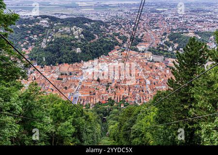 BRASOV (ROMANIA) - la funicolare Brașov offre una salita panoramica al monte Tampa, offrendo viste panoramiche mozzafiato della città medievale Foto Stock