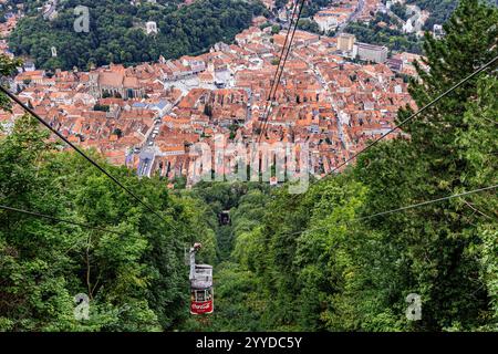 BRASOV (ROMANIA) - la funicolare Brașov offre una salita panoramica al monte Tampa, offrendo viste panoramiche mozzafiato della città medievale Foto Stock