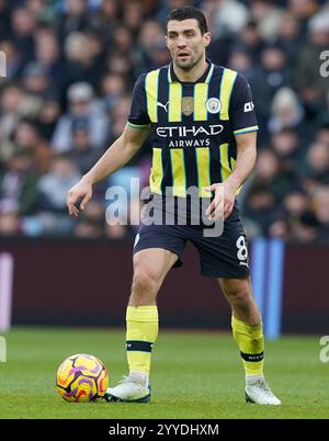 Birmingham, Regno Unito. 21 dicembre 2024. Mateo Kovačić del Manchester City durante la partita di Premier League al Villa Park, Birmingham. Il credito per immagini dovrebbe essere: Andrew Yates/Sportimage Credit: Sportimage Ltd/Alamy Live News Foto Stock