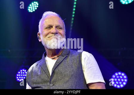 30 Jahre Weihnachten mit Frank Zander Nino de Angelo zum 30 Ten Jubilaeum von Frank Zander, Marcus Zander Weihnachten mit Frank & Familie Estrel Covention Center Berlin, AM 21.12.2024 *** 30 anni di Natale con Frank Zander Nino de Angelo per il 30 ° anniversario di Frank Zander, Marcus Zander Christmas con Frank Family Estrel Covention Center Berlin, on 21 12 2024 Photopress Mueller Foto Stock