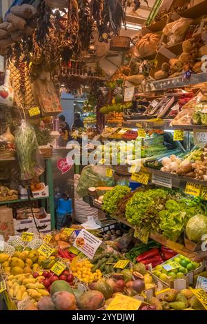 Varietà di frutta, verdura e sua sul mercato agricolo di Gran Canaria Foto Stock