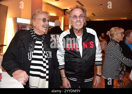 30 Ten Jubilaeum von Frank Zander,Weihnachten Frank Zander, Hugo Egon Balder zum 30 Ten Jubilaeum von Frank Zander, Marcus Zander Weihnachten mit Frank & Familie Estrel Covention Center Berlin, AM 21.12.2024 *** 30th Anniversary of Frank Zander, Christmas Frank Zander, Hugo Egon Balder for the 30th Anniversary of Frank Zander, Marcus Zander Christmas with Frank Family Estrel Photoeller 21 2024 Berlin, Mustrel Foto Stock