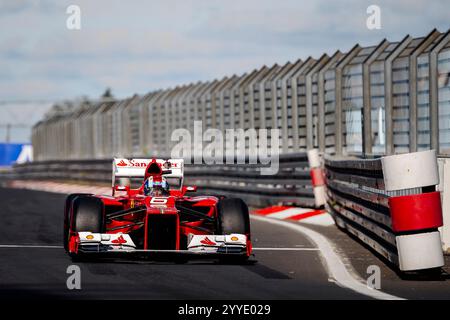 La F2012 di Felipe massa entra nella Pit Lane con F1 Client durante i giorni Ferrari Racing a Nürburgring 2024. Foto Stock
