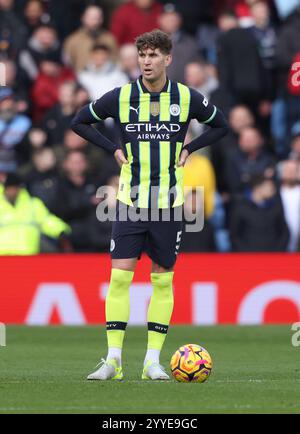 Birmingham, Regno Unito. 21 dicembre 2024. John Stones (MC) all'Aston Villa contro Manchester City EPL Match, a Villa Park, Birmingham, Regno Unito, il 21 novembre 2024. Crediti: Paul Marriott/Alamy Live News Foto Stock