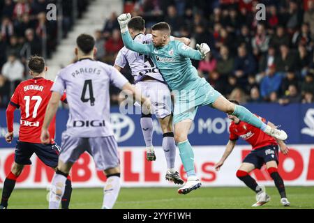 Unai Simon dell'Athletic Club durante la partita di calcio spagnola della Liga tra CA Osasuna e Athletic Club il 21 dicembre 2024 allo stadio El Sadar di Pamplona, in Spagna Foto Stock