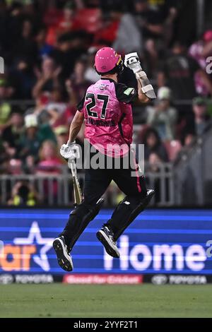 Sydney, Australia. 21 dicembre 2024. Ben Dwarshuis dei Sydney Sixers festeggia durante la partita di Big Bash League tra Sydney Thunder e Sydney Sixers all'ENGIE Stadium. I Sydney Sixers vincono la partita di Big Bash League contro i Sydney Thunder all'ENGIE Stadium per 5 wickets. Sydney Thunder: 163/5 (20 over), Sydney Sixers 164/5 (20 over). Credito: SOPA Images Limited/Alamy Live News Foto Stock