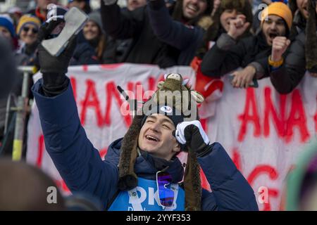 Ambiente con PERROT Eric , uomini 12,5 km inseguimento durante la Coppa del mondo BMW IBU Annecy le Grand-Bornand, evento di biathlon il 21 dicembre 2024 a le Grand-Bornand, Francia Foto Stock