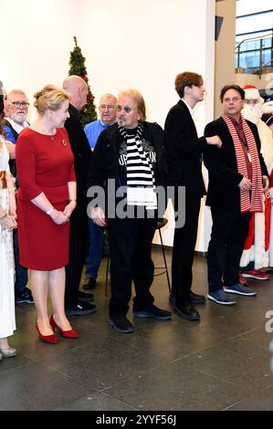 Franziska Giffey, Frank Zander, Elias Zander und Marcus Zander bei Frank Zanders 30. Weihnachtsfeier für Obdachlose und Bedürftige 2024 im Estrel Convention Center. Berlino, 21.12.2024 *** Franziska Giffey, Frank Zander, Elias Zander e Marcus Zander alla 30a festa di Natale di Frank Zanders per i senzatetto e i bisognosi 2024 presso l'Estrel Convention Center Berlino, 21 12 2024 foto:Xn.xKubelkax/xFuturexImagex zander 4207 Foto Stock