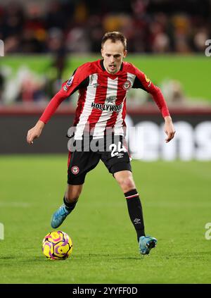 Londra, Regno Unito. 21 dicembre 2024. Mikkel Damsgaard di Brentford durante la partita di Premier League al Gtech Community Stadium di Londra. Il credito per immagini dovrebbe essere: David Klein/Sportimage Credit: Sportimage Ltd/Alamy Live News Foto Stock