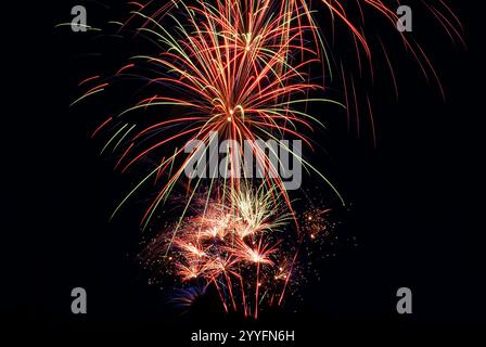 Fuochi d'artificio durante i festeggiamenti di Capodanno Foto Stock