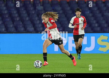 Jarne Teulings (7) di Feyenoord nella foto di sabato 21 dicembre 2024 a Rotterdam, Paesi Bassi, durante una partita di calcio femminile tra Feyenoord e PSV Eindhoven, stagione 2024 - 2025 di Azerion Women’s Eredivisie. FOTO SPORTPIX | SEVIL OKTEM Foto Stock