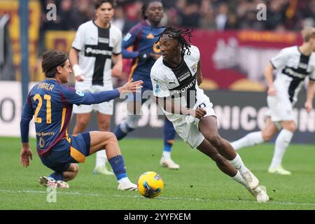 Roma, Italia. 22 dicembre 2024. Roma, Italia. 22 dicembre 2024. Woyo Coulibaly di Parma durante la partita di serie A EniLive tra Roma e Parma allo stadio Olimpico di Roma, Italia - domenica 22 dicembre 2024 - Sport Soccer ( foto di Alfredo Falcone/LaPresse ) crediti: LaPresse/Alamy Live News Foto Stock