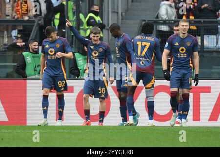 Stadio Olimpico, Roma, Italia. 22 dicembre 2024. Serie A Football; Roma contro Parma; Alexis Saelemaekers dell'AS Roma festeggia dopo aver segnato il gol per 2-0 al 13° minuto Credit: Action Plus Sports/Alamy Live News Foto Stock