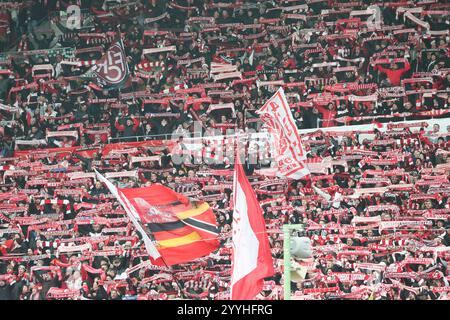 Fan Kaiserslautern, GER, 1. FC Kaiserslautern vs. 1. FC Koeln , 2. Fussball-Bundesliga, 17 anni. Spieltag, Saison 2024/2025, 22.12.2024, LE NORMATIVE DFL VIETANO QUALSIASI USO DI FOTOGRAFIE COME SEQUENZE DI IMMAGINI E/O QUASI-VIDEO, foto: Eibner-Pressefoto/Joerg Niebergall Foto Stock