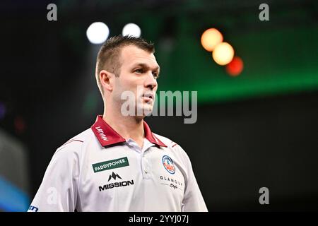 Alexandra Palace, Londra, Regno Unito. 22 dicembre 2024. 2024/25 PDC Paddy Power World Darts Championships Day 8; credito Madars Razma: Action Plus Sports/Alamy Live News Foto Stock