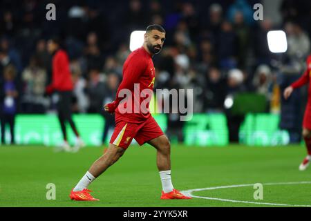 22 dicembre 2024; Tottenham Hotspur Stadium, Londra, Inghilterra; Premier League Football, Tottenham Hotspur contro Liverpool; Mohamed Salah di Liverpool in fase di riscaldamento Foto Stock