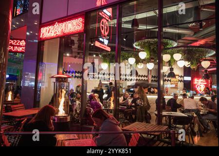 Leeds City Centre durante il periodo natalizio, 2024. Foto Stock