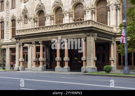 Tbilisi, Georgia - 06 settembre 2019: La facciata del Teatro Nazionale Rustaveli di Tbilisi. Tbilisi è la capitale e la città più grande della Georgia Foto Stock