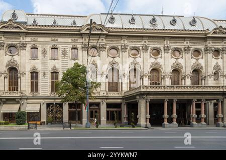 Tbilisi, Georgia - 06 settembre 2019: La facciata del Teatro Nazionale Rustaveli di Tbilisi. Tbilisi è la capitale e la città più grande della Georgia Foto Stock