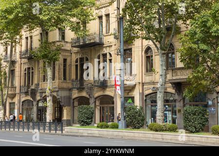Tbilisi, Georgia - 06 settembre 2019: La facciata del Teatro Nazionale Rustaveli di Tbilisi. Tbilisi è la capitale e la città più grande della Georgia Foto Stock