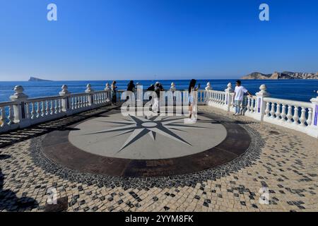 Il punto di vista del castello - balcone del Mediterraneo, città vecchia di Benidorm, Costa Blanca, provincia di Valencia, Spagna, Europa Foto Stock