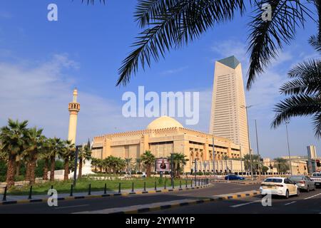 Kuwait City, Kuwait in Medio Oriente - 9 novembre 2024: Il grande edificio della Moschea in Kuwait Foto Stock