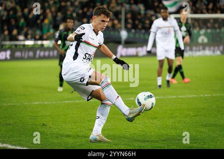 Brugge, Belgio. 22 dicembre 2024. Stefan Mitrovic dell'OHL raffigurato in azione durante una partita di calcio tra Cercle Brugge e Oud-Heverlee Leuven, domenica 22 dicembre 2024 a Brugge, il giorno 19 della stagione 2024-2025 della "Jupiler Pro League" prima divisione del campionato belga. BELGA FOTO KURT DESPLENTER credito: Belga News Agency/Alamy Live News Foto Stock