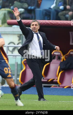 Roma, Italia. 22 dicembre 2024. Fabio Pecchia allenatore del Parma visto durante la partita di serie A Enilive 2024-2025 CON Roma vs Parma calcio allo Stadio Olimpico. Punteggio finale; AS Roma 5:0 Parma calcio credito: SOPA Images Limited/Alamy Live News Foto Stock