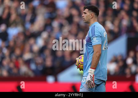 Birmingham, Regno Unito. 21 dicembre 2024. Emiliano Martinez (AV) all'Aston Villa vs Manchester City EPL Match, a Villa Park, Birmingham, Regno Unito, il 21 novembre 2024. Crediti: Paul Marriott/Alamy Live News Foto Stock