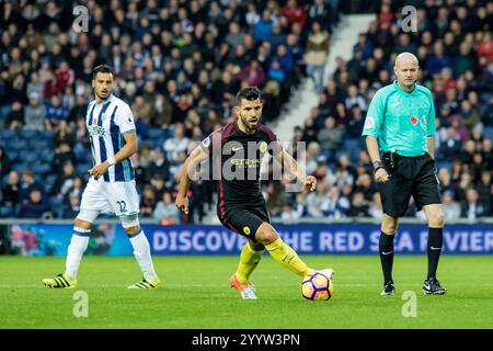 Sergio Aguero del Manchester City in azione durante la partita di Premier League tra West Bromwich Albion e Manchester City all'Hawthorns di West Bromwich sabato 29 ottobre 2016. (Foto: MI News) Foto Stock