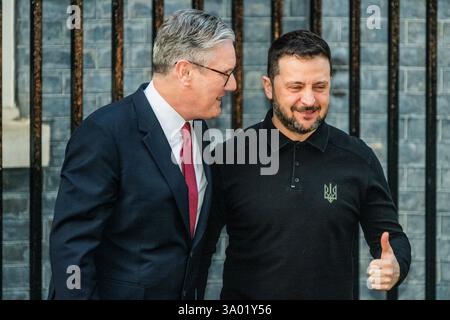 Londra, Regno Unito. 1 marzo 2025. Il primo ministro, Sir Keir Starmer incontra il presidente ucraino Volodymyr Zelenskyy al numero 10 di Downing Street. Questo avviene dopo il difficile incontro di quest'ultimo con il presidente Trump e in vista di un incontro dei leader europei a Londra domani. Crediti: Guy Bell/Alamy Live News Foto Stock