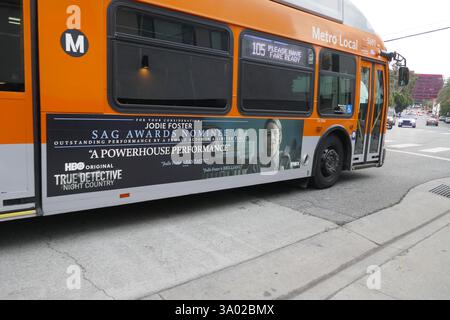 Los Angeles, California, USA 1 marzo 2025 Jodie Foster True Detective Night Country Bus Billboard il 1 marzo 2025 a Los Angeles, California, USA. Foto di Barry King/Alamy Stock Photo Foto Stock