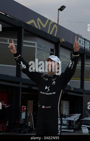 Jean Eric Vergne di Francia (25) e DS Penske sulla pit Lane durante i test pre-stagionali al circuito del Jarama di Madrid, Spagna, il 5 novembre Foto Stock